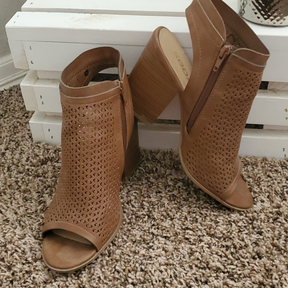7 1/2, Soda brown ankle heels